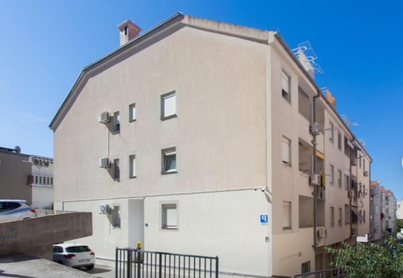 Appartement Michael à Omiš Extérieur photo